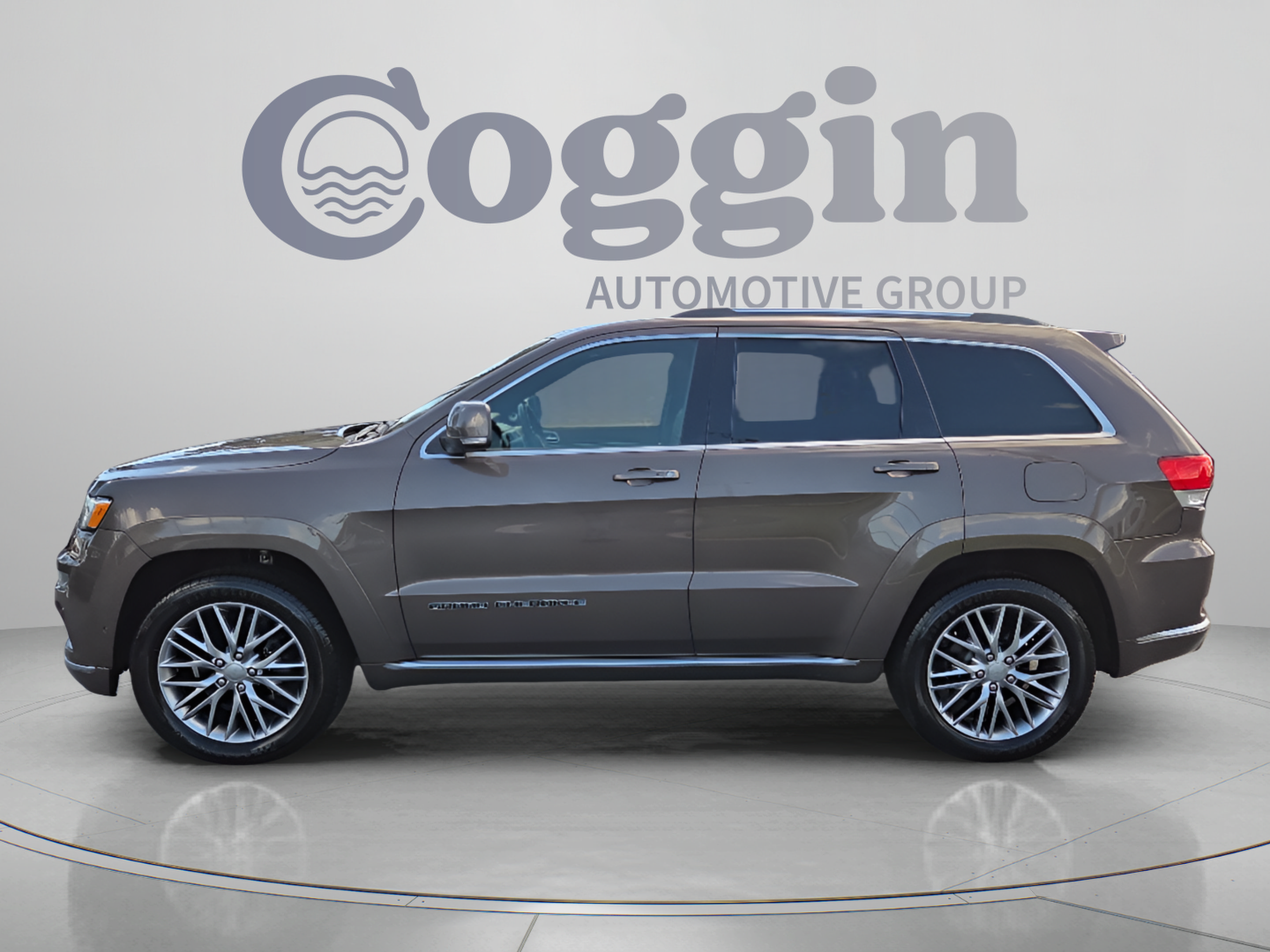 Used 2018 Jeep Grand Cherokee Summit w/ Platinum Series Group AWD/4WD image 2