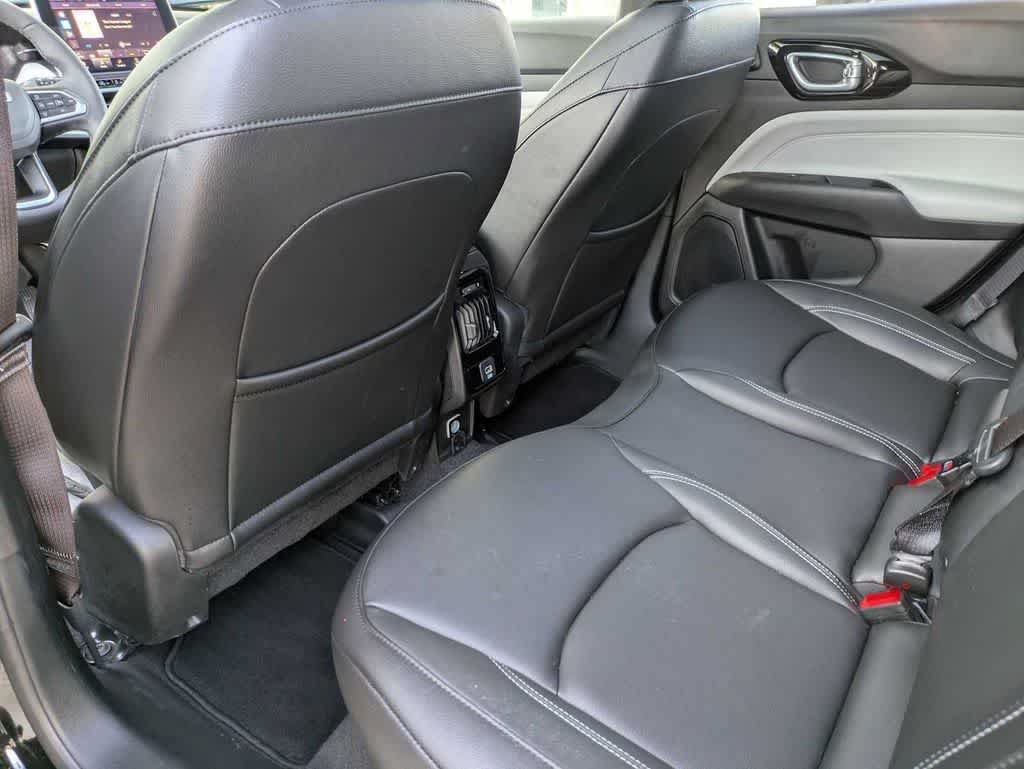 Used 2025 Jeep Compass Limited w/ Sun & Sound Group AWD/4WD image 17
