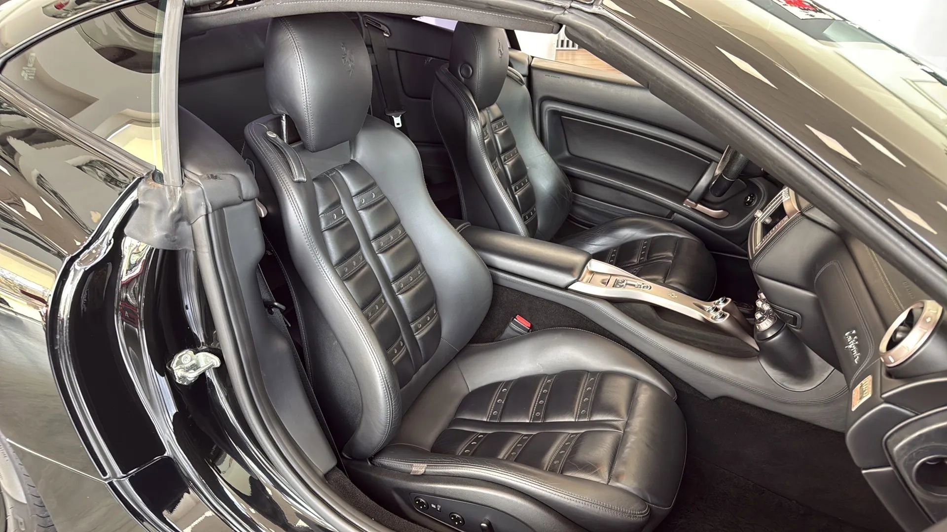 Used 2010 Ferrari California RWD image 19