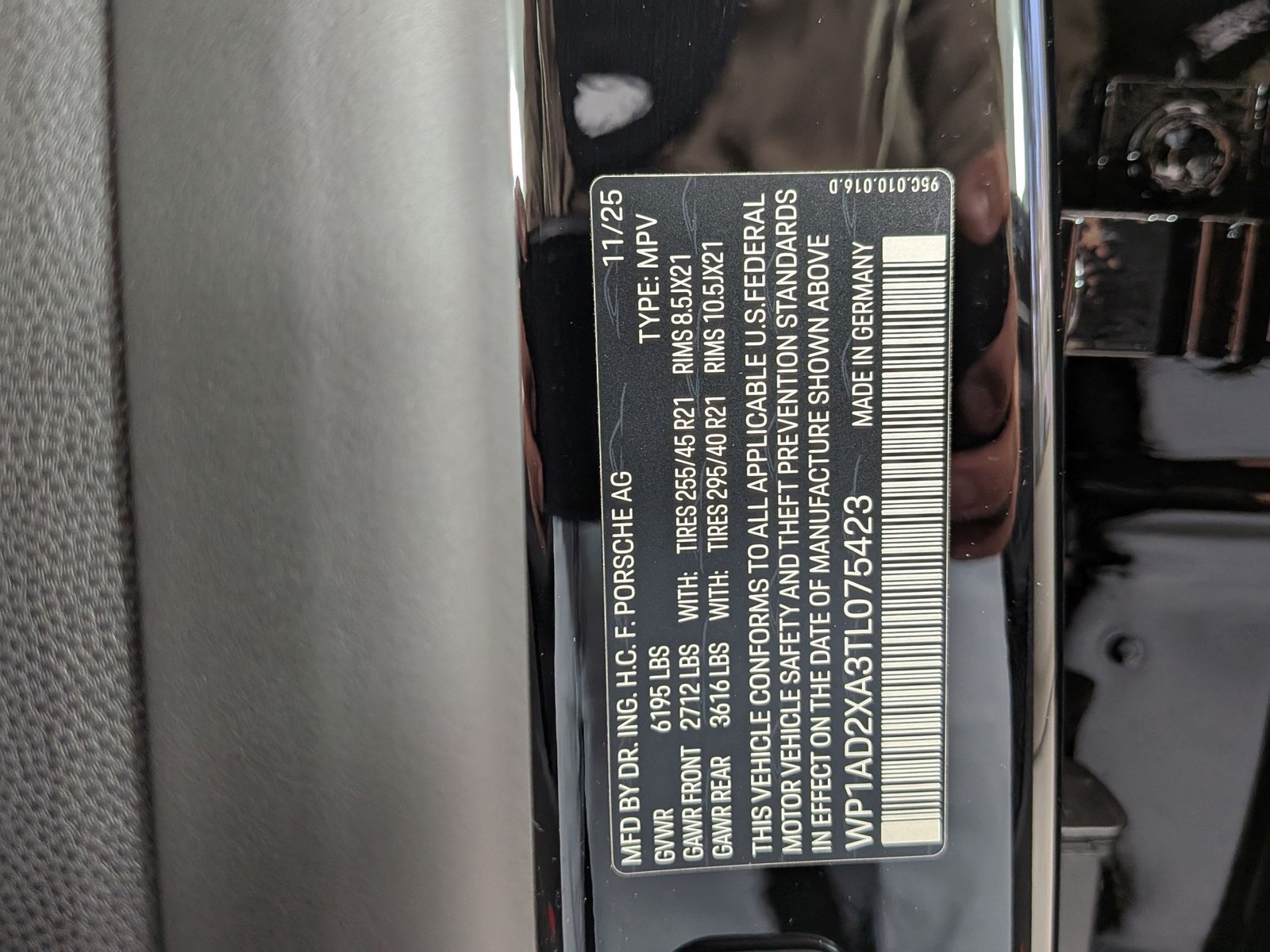 New 2026 Porsche Macan Electric RWD image 28