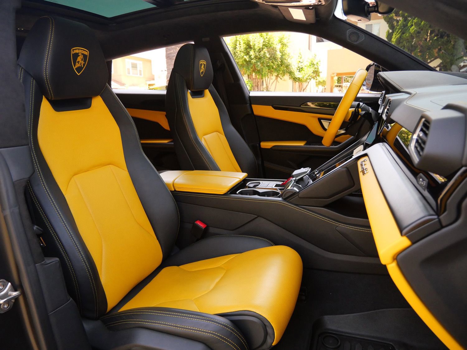 Used 2022 Lamborghini Urus AWD/4WD image 8