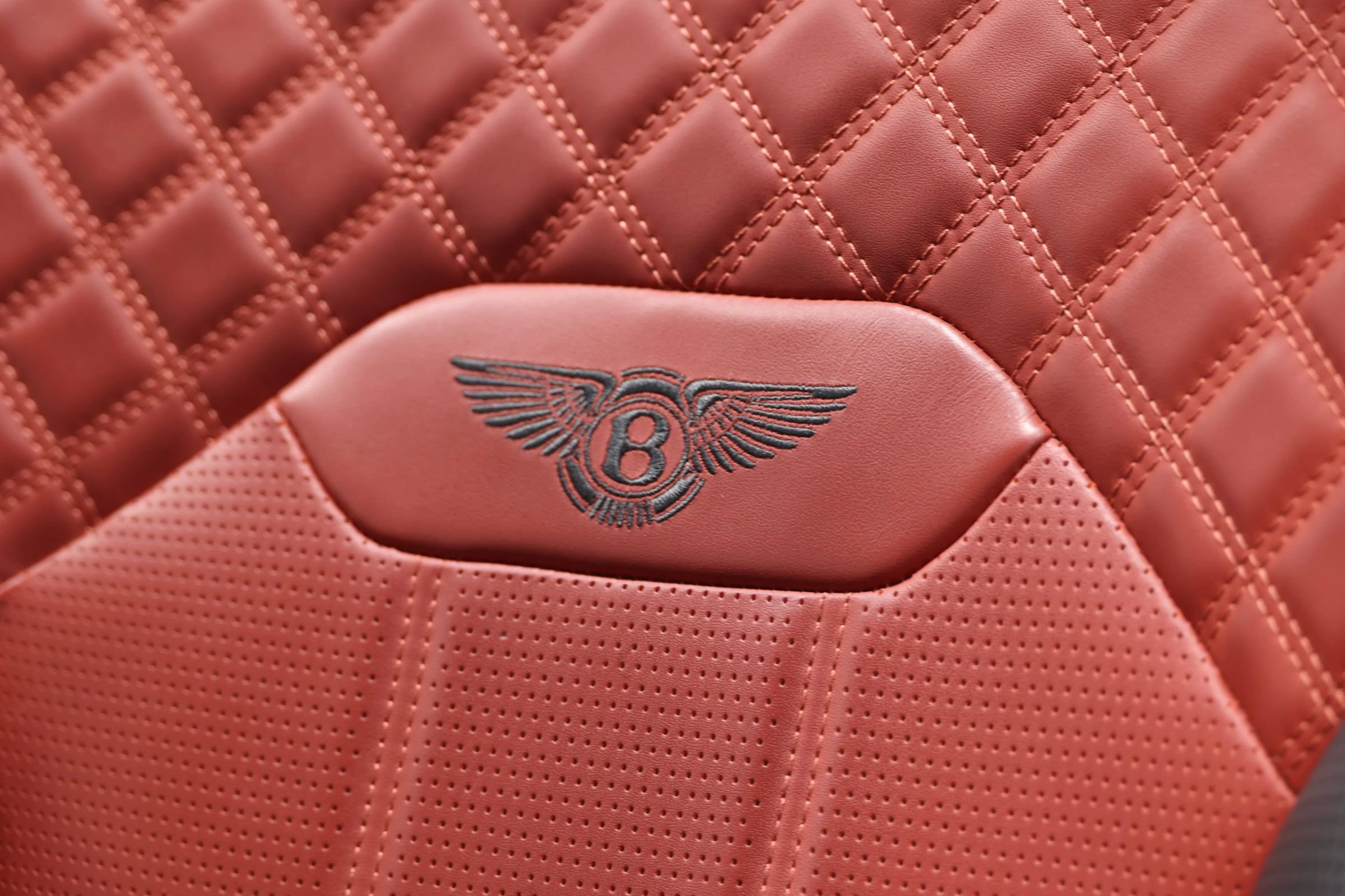 Used 2022 Bentley Bentayga AWD/4WD image 19
