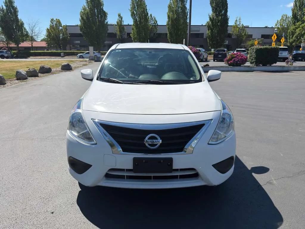 Used 2016 Nissan Versa SV FWD image 8