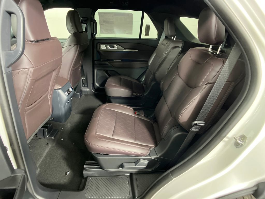 New 2026 Ford Explorer Platinum image 31