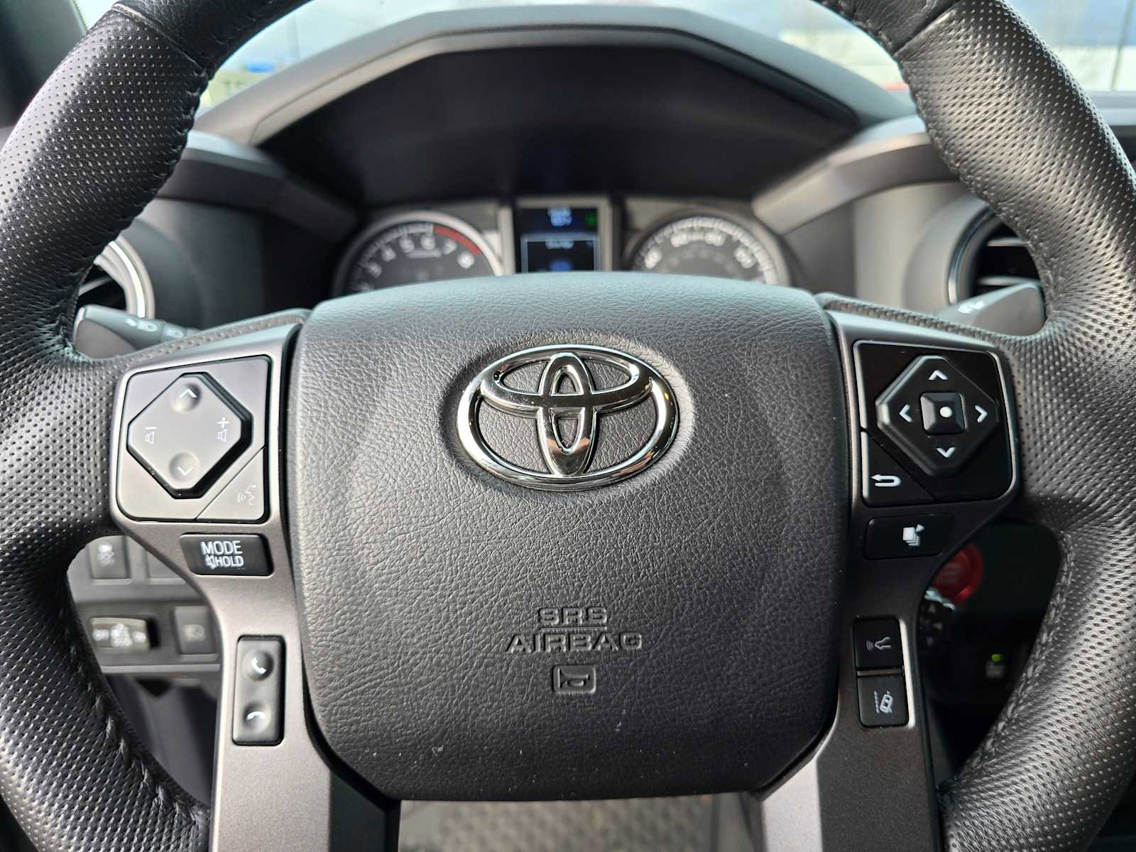 Used 2022 Toyota Tacoma TRD Off-Road image 25