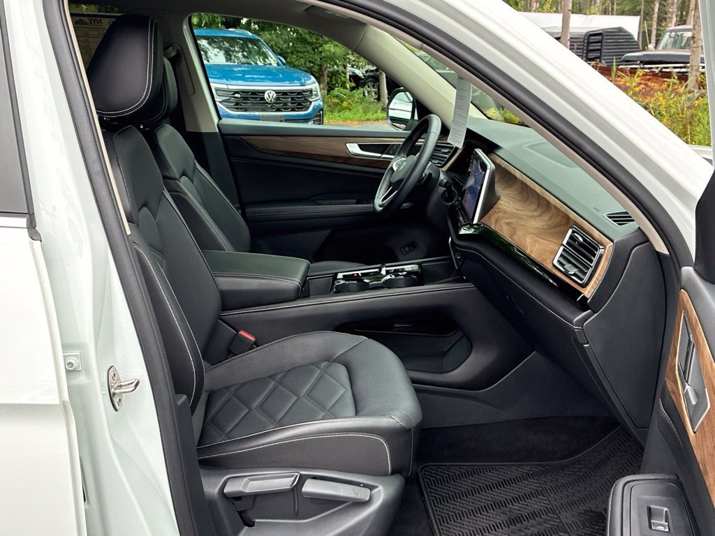 Used 2024 Volkswagen Atlas SE AWD/4WD image 45