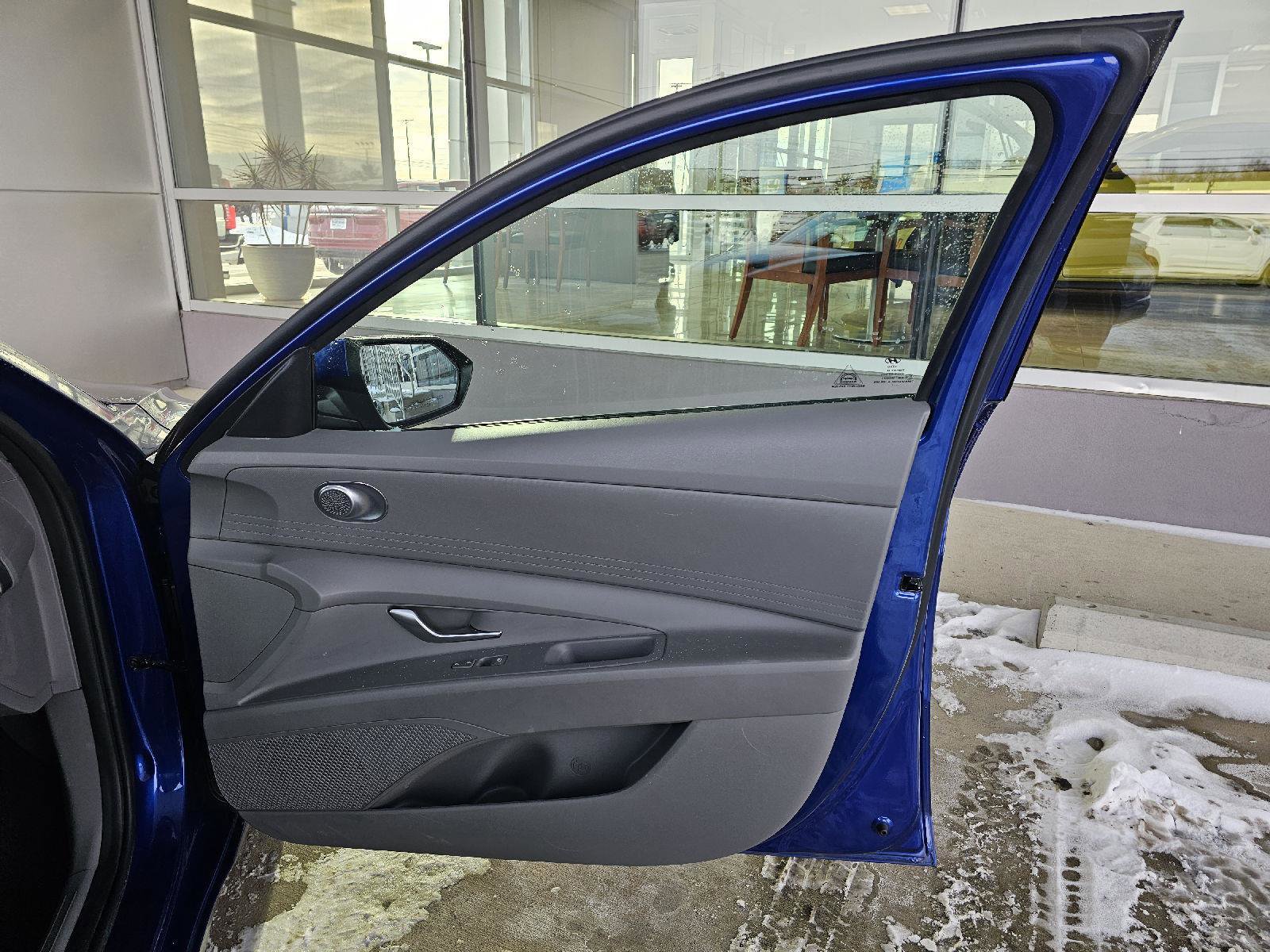 Used 2021 Hyundai Elantra SEL image 11