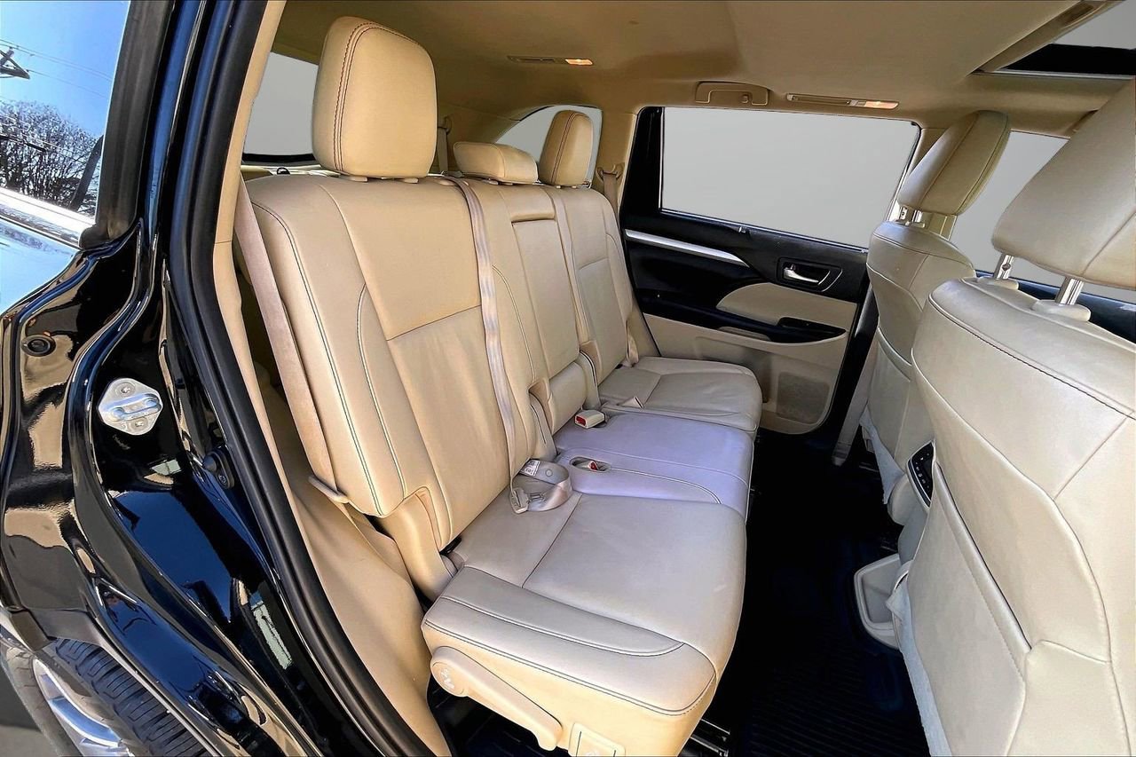 Used 2019 Toyota Highlander XLE image 25