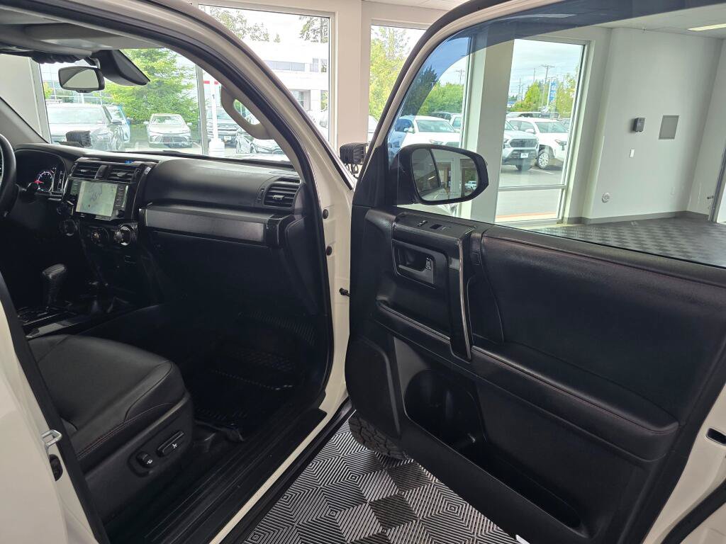Used 2021 Toyota 4Runner TRD Off-Road Premium w/ Moonroof Package AWD/4WD image 41