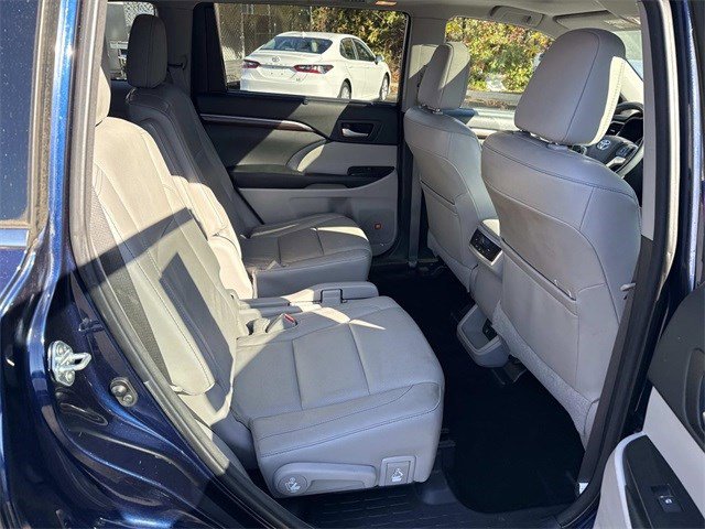 Used 2015 Toyota Highlander Limited image 11
