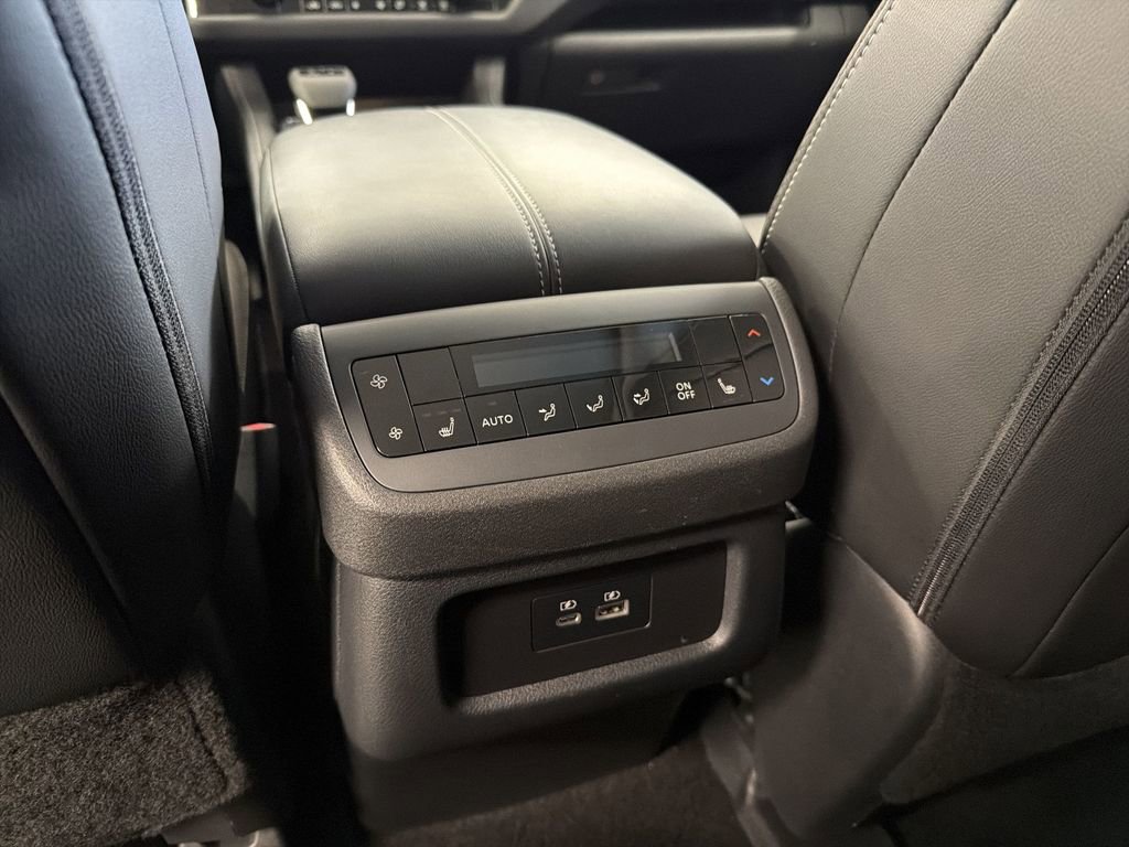 Certified 2025 Nissan Pathfinder SL w/ SL Premium Package FWD image 19