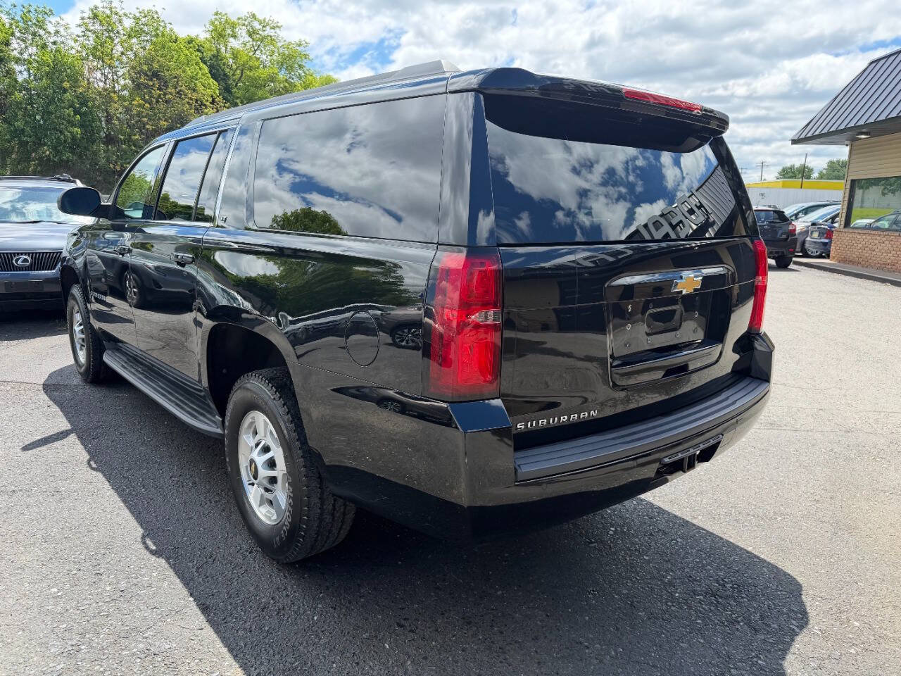 Used 2019 Chevrolet Suburban 3500 LT AWD/4WD image 11