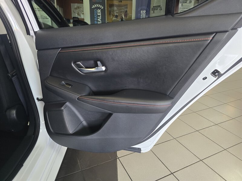 Used 2025 Nissan Sentra SR FWD image 15