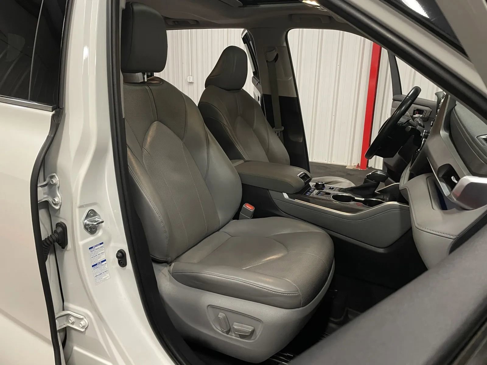 Used 2020 Toyota Highlander Limited image 48