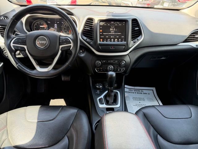 Used 2018 Jeep Cherokee Trailhawk AWD/4WD image 14