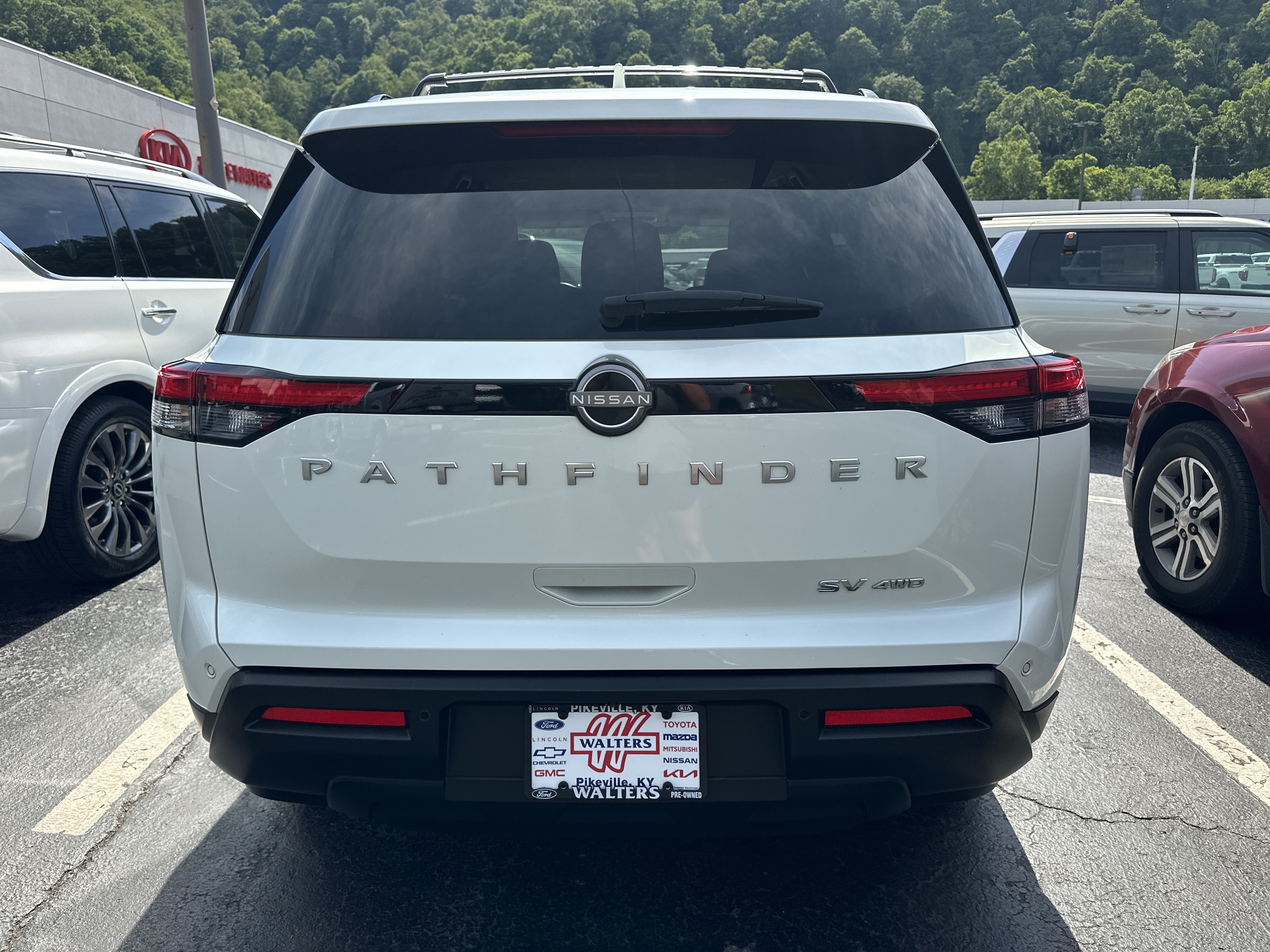 Used 2024 Nissan Pathfinder SV AWD/4WD image 3
