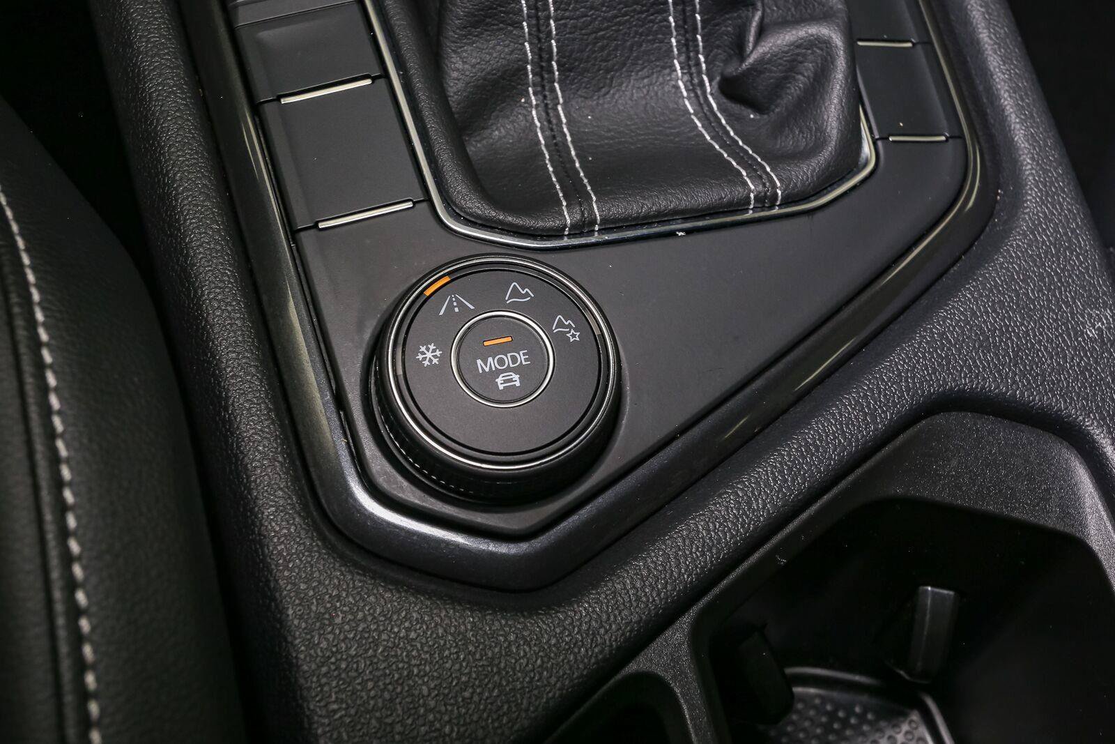 Certified 2024 Volkswagen Tiguan SE AWD/4WD image 36