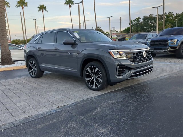 New 2026 Volkswagen Atlas Cross Sport SEL Premium R-Line image 2