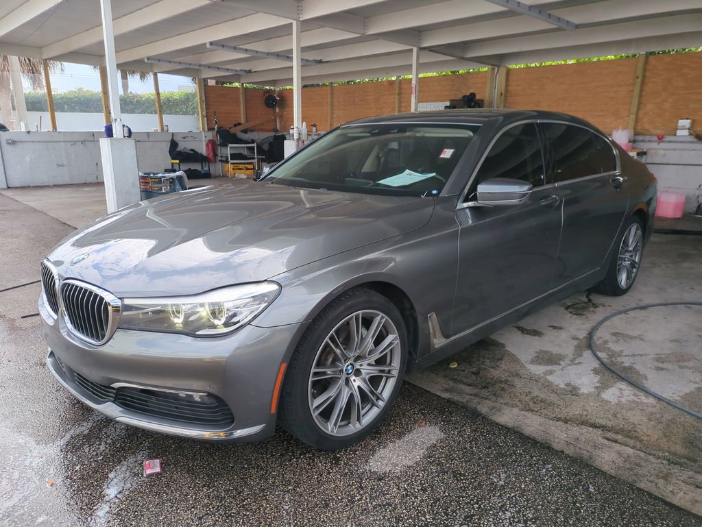 Used 2018 BMW 740i image 10