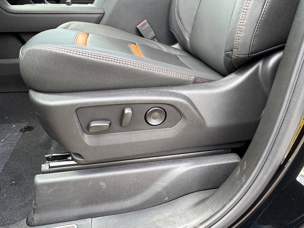 New 2026 GMC Sierra 2500 AT4 w/ Technology Package AWD/4WD image 12