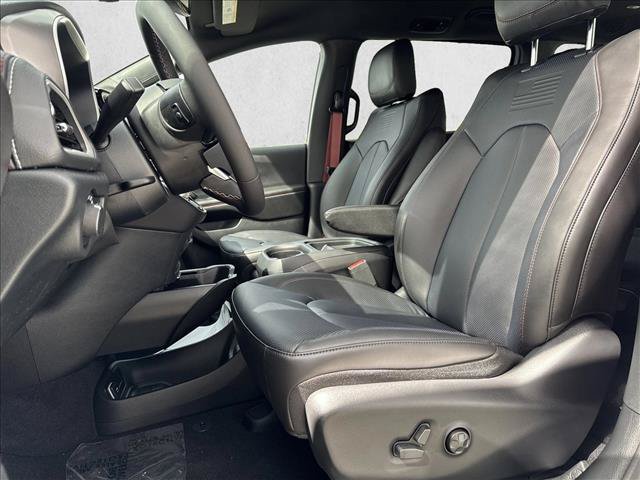 New 2027 Chrysler Pacifica Select FWD image 9