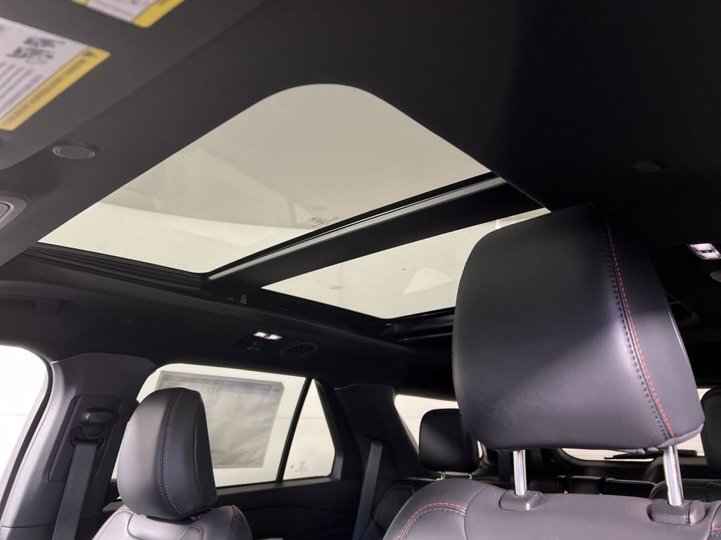 Used 2025 Ford Explorer ST-Line w/ Premium Package image 24