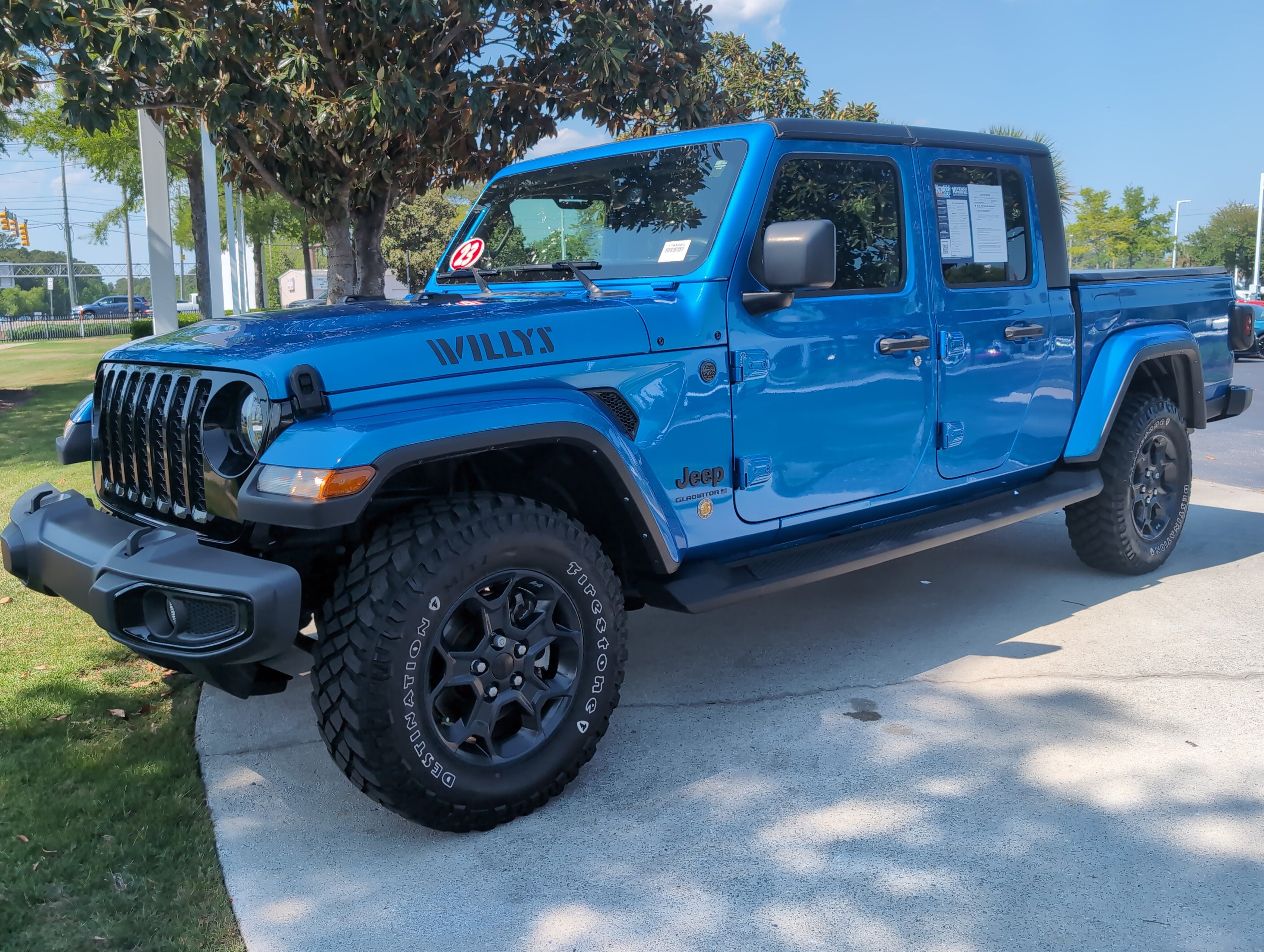 Used 2023 Jeep Gladiator Willys image 5