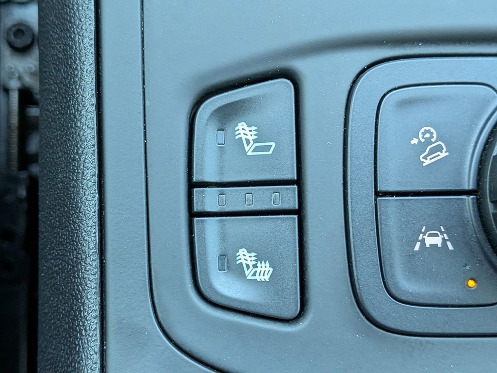 Used 2023 GMC Terrain SLE w/ Driver Convenience Package image 25