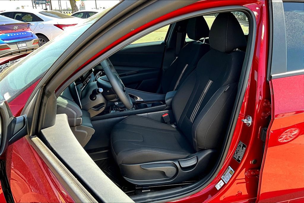 New 2025 Hyundai Elantra SEL image 32