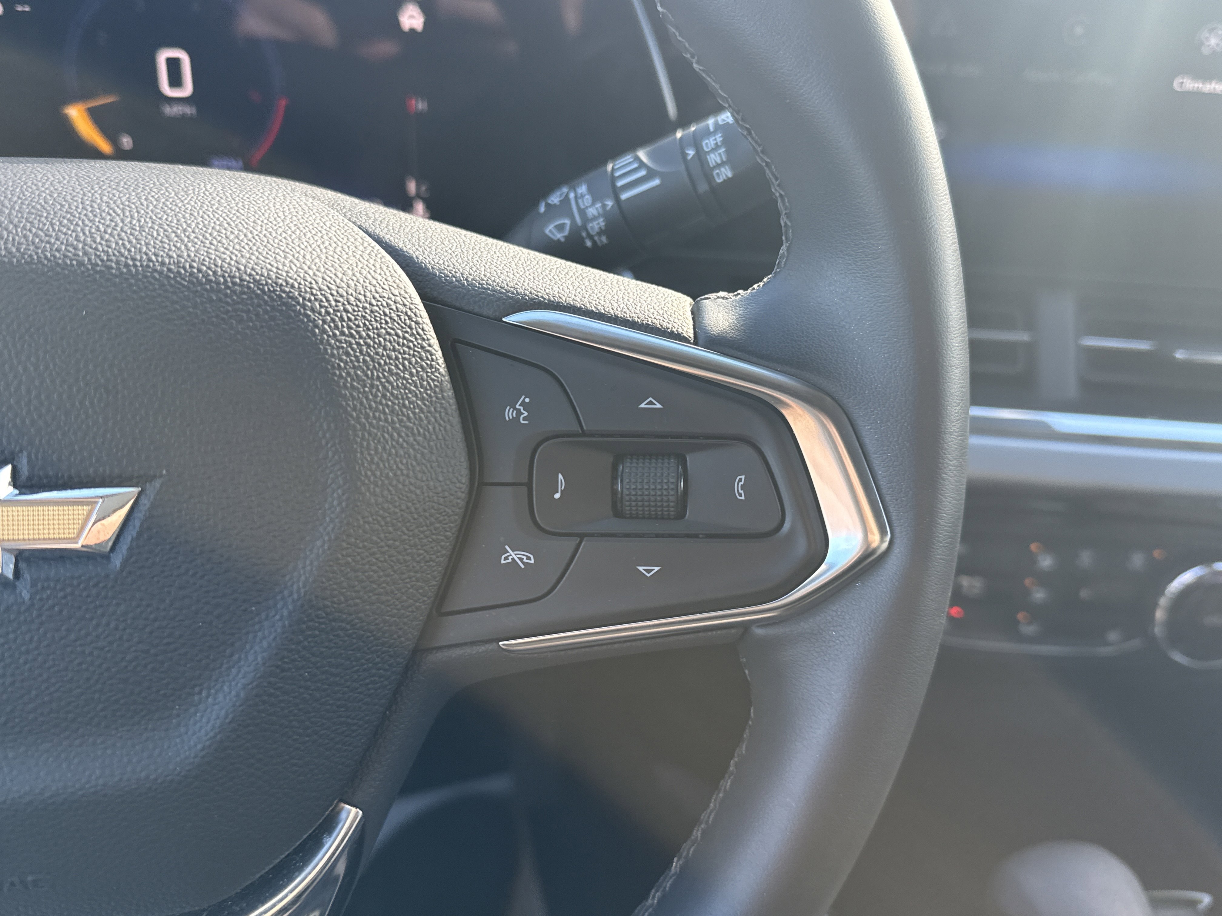 Used 2025 Chevrolet Trax LT w/ LT Convenience Package image 20