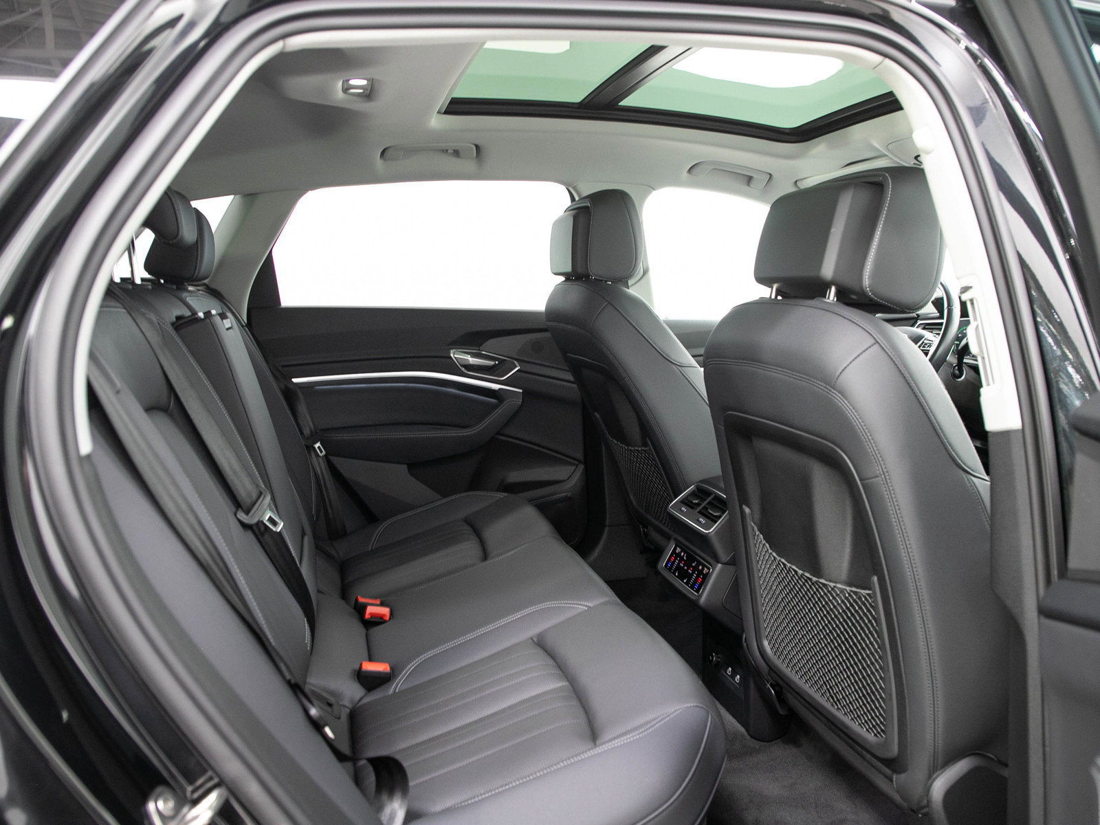 Used 2024 Audi Q8 e-tron Premium Plus w/ Premium Plus Package AWD/4WD image 14