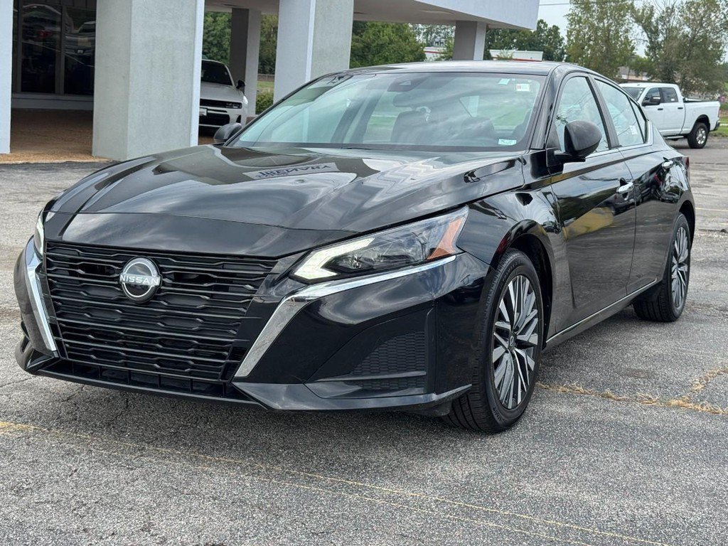 Used 2024 Nissan Altima 2.5 SV FWD image 8