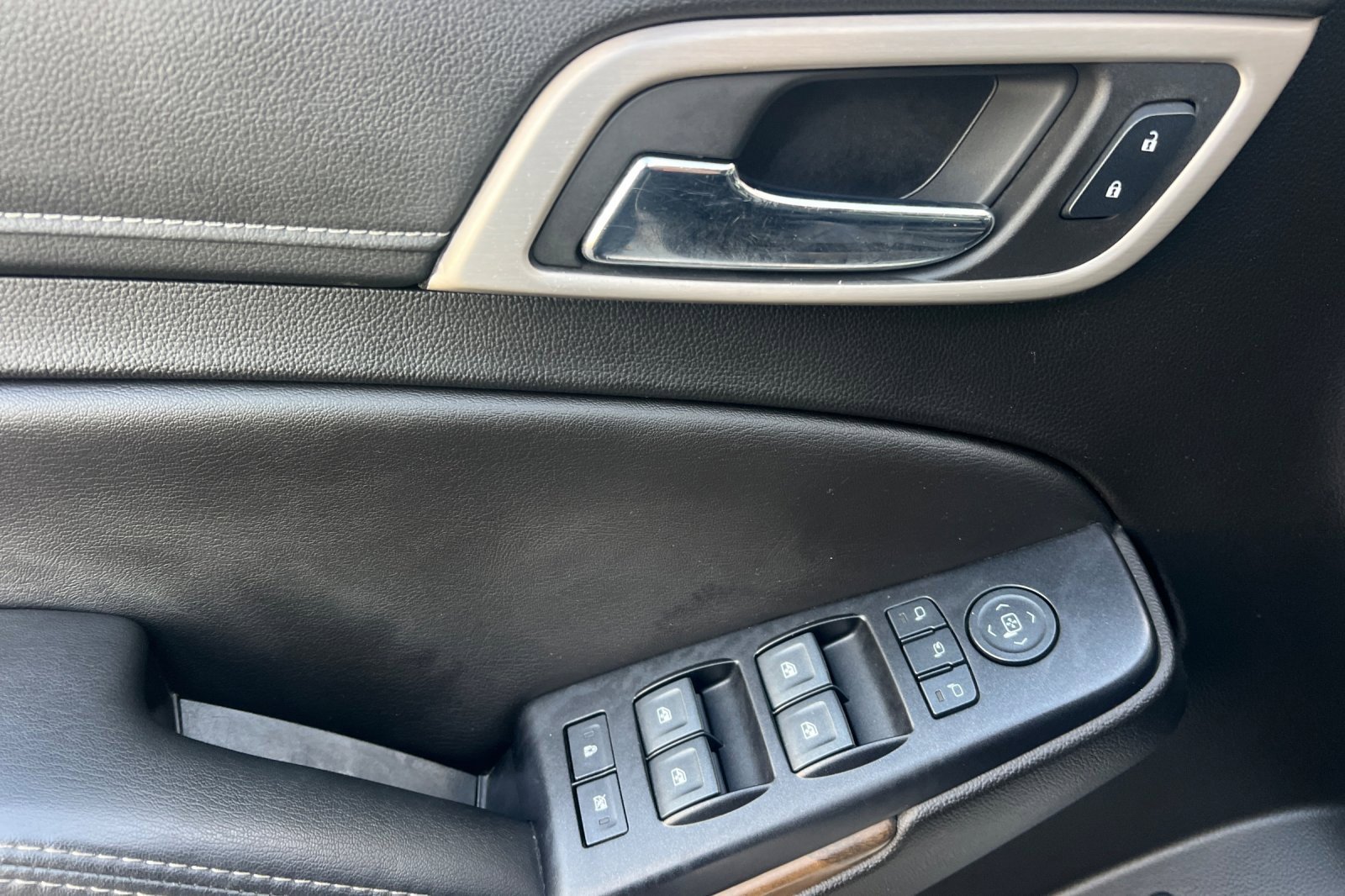 Used 2018 GMC Yukon XL Denali w/ Denali Ultimate Package image 12