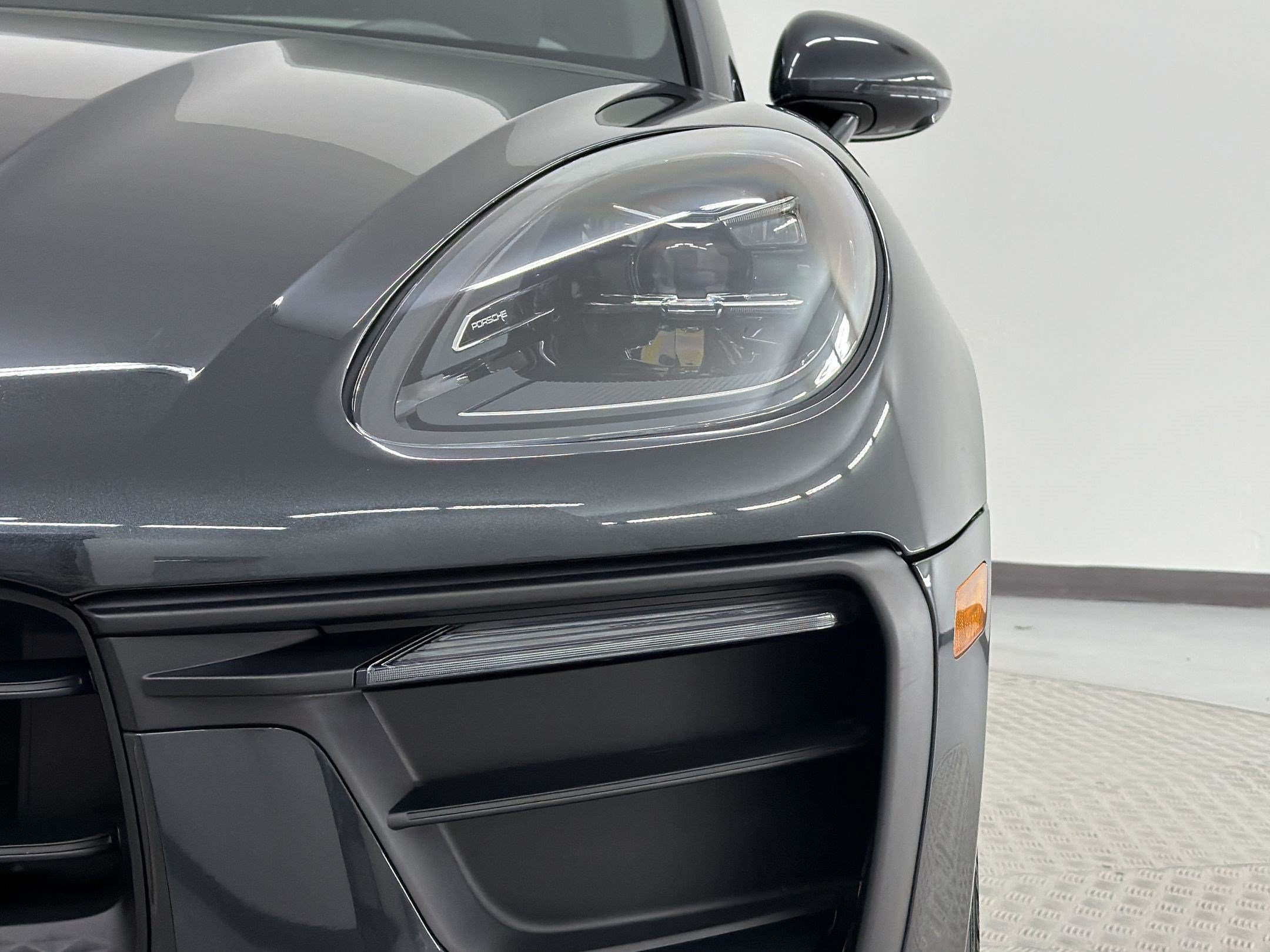 Used 2026 Porsche Macan AWD/4WD image 12