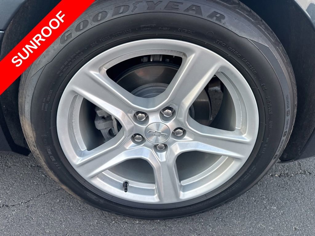 Used 2022 Chevrolet Camaro LT RWD image 17