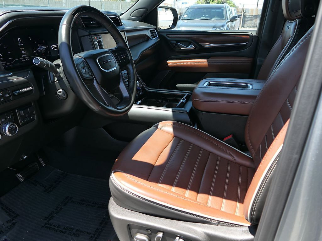 Used 2024 GMC Yukon Denali Ultimate AWD/4WD image 11
