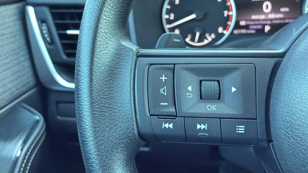 Used 2022 Nissan Rogue S image 17