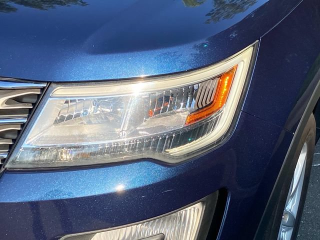 Used 2017 Ford Explorer XLT AWD/4WD image 5