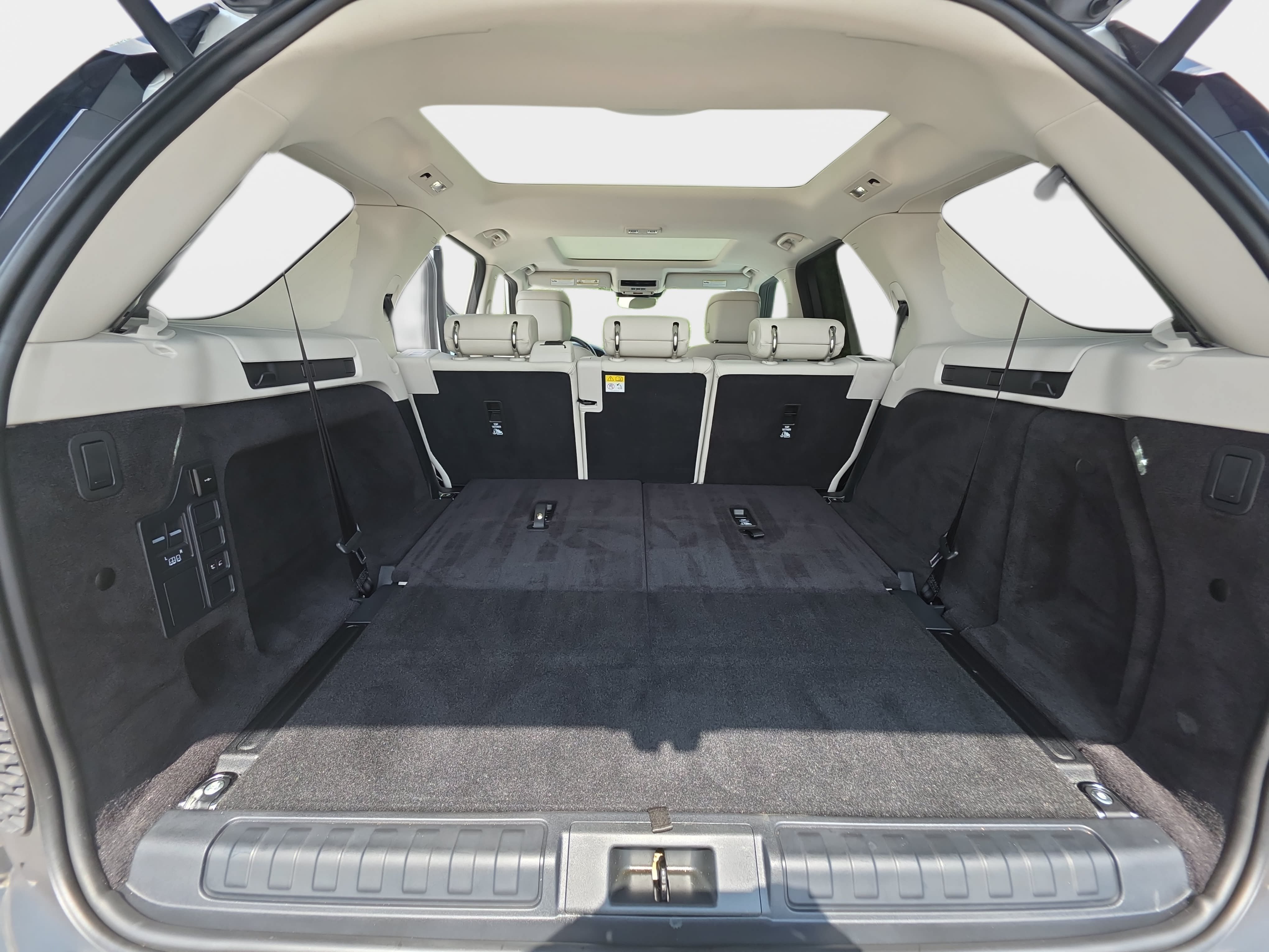 Certified 2025 Land Rover Discovery S AWD/4WD image 14