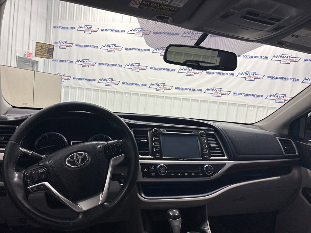 Used 2015 Toyota Highlander Limited AWD/4WD image 2