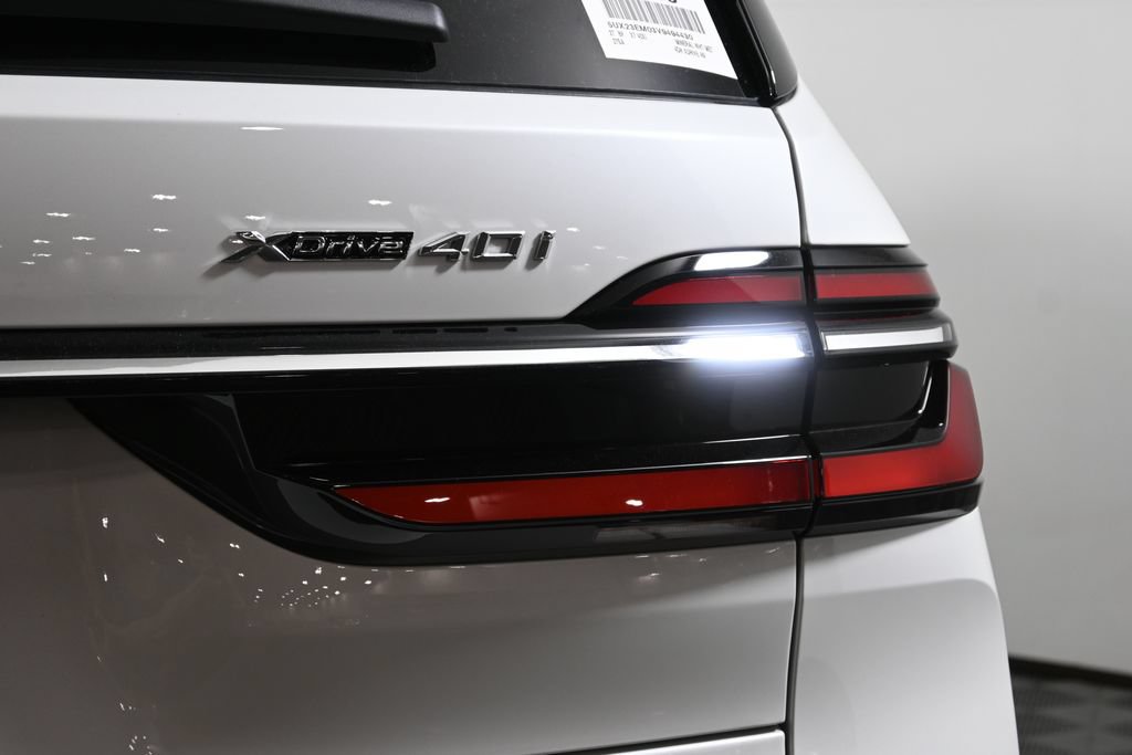 Used 2027 BMW X7 xDrive40i AWD/4WD image 13