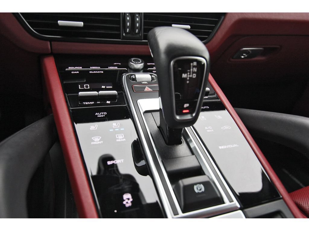 Used 2021 Porsche Cayenne AWD/4WD image 24