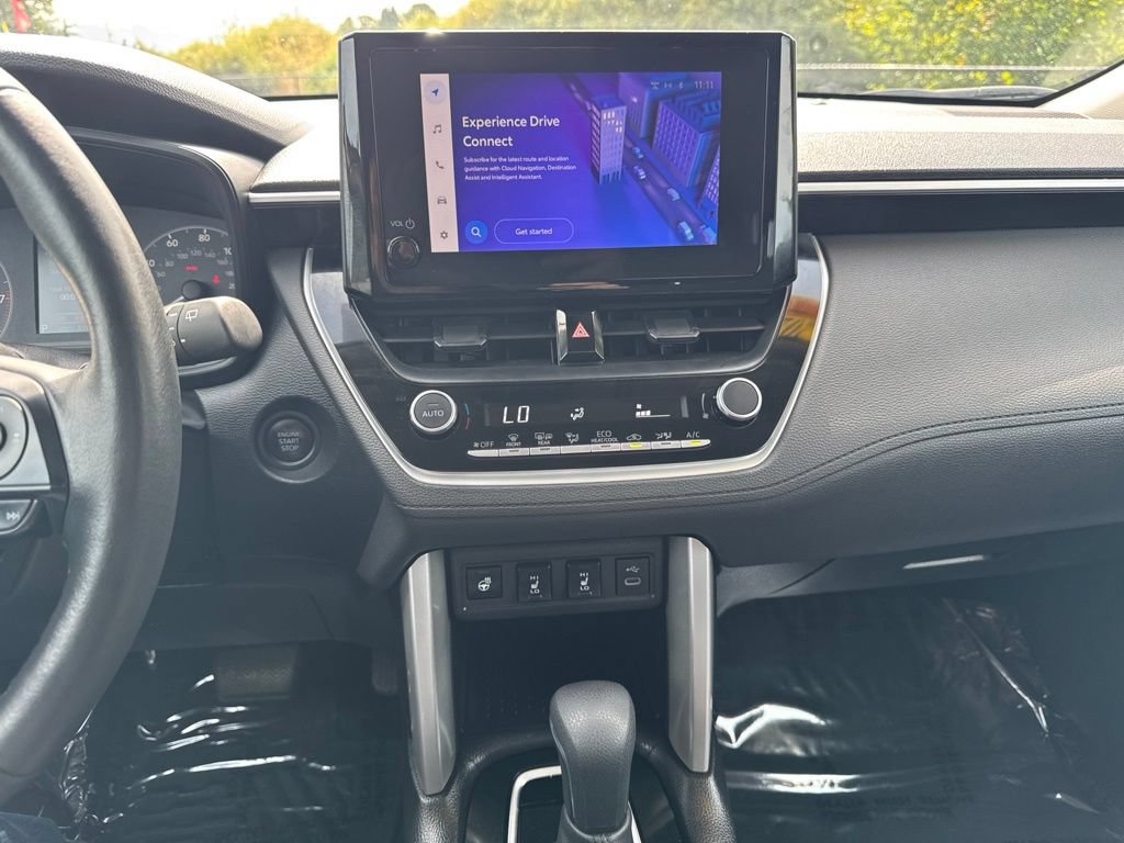 Used 2025 Toyota Corolla Cross LE AWD/4WD image 17