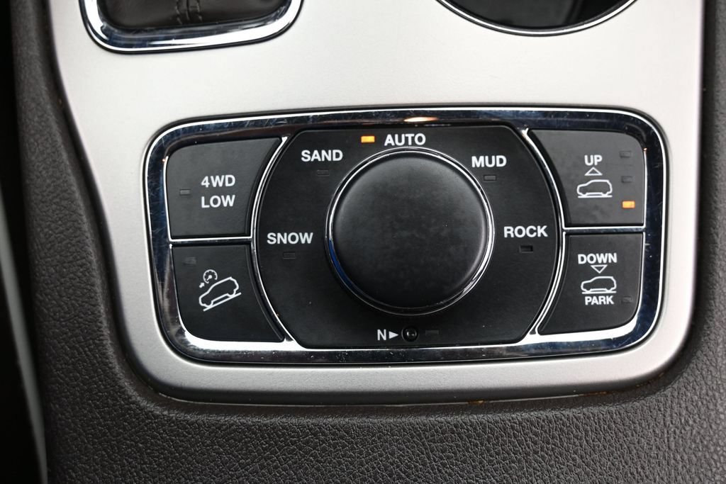 Used 2019 Jeep Grand Cherokee Overland AWD/4WD image 22