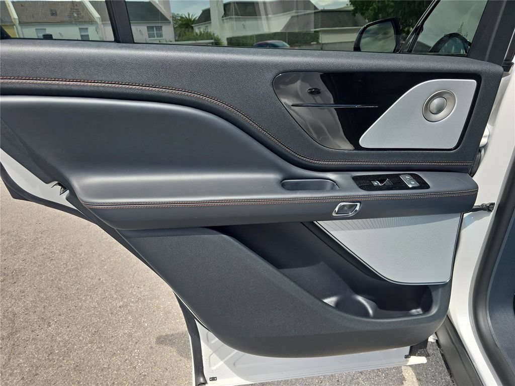 New 2026 Lincoln Aviator Black Label w/ Black Label Special Edition AWD/4WD image 12