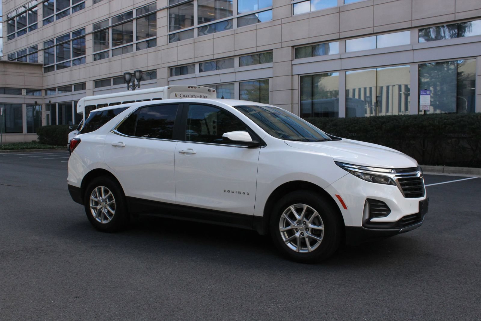 Used 2022 Chevrolet Equinox LT AWD/4WD image 2