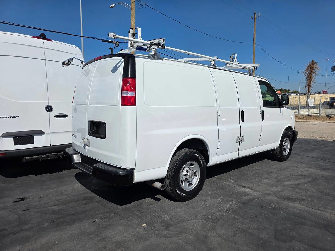 Used 2020 Chevrolet Express 3500 RWD image 6