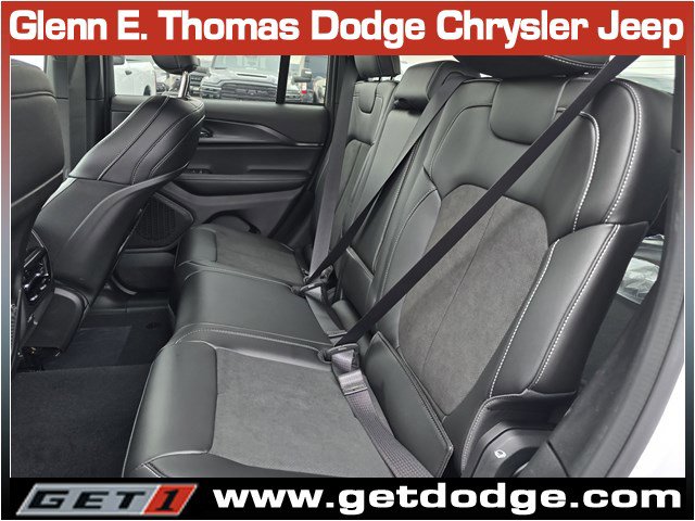 New 2025 Jeep Grand Cherokee Altitude image 18