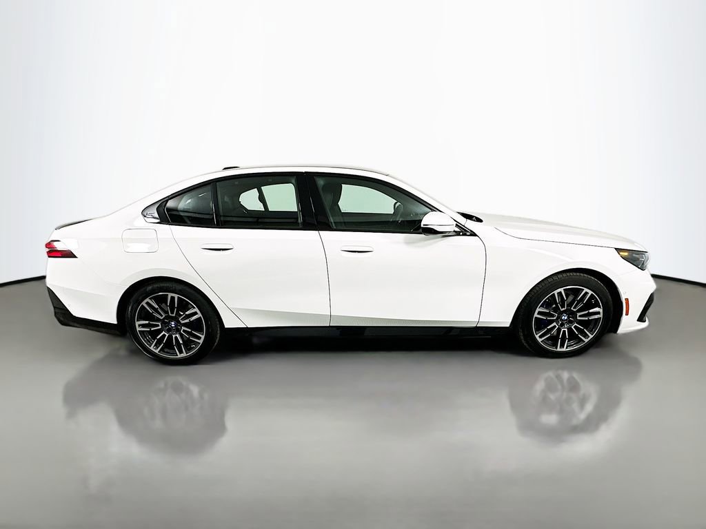 Used 2025 BMW 530i w/ M Sport Package image 4