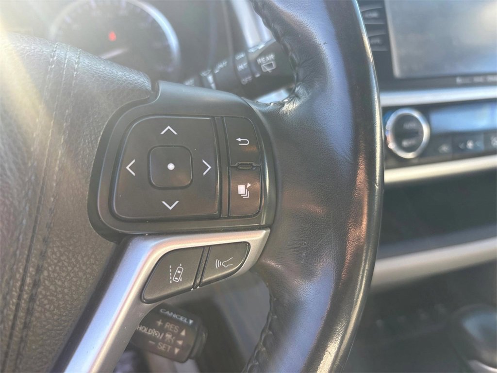 Used 2018 Toyota Highlander XLE image 23